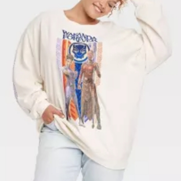 NWT Women’s Marvel Wakanda Forever Graphic Sweatshirt Cream M. - Picture 2 of 10